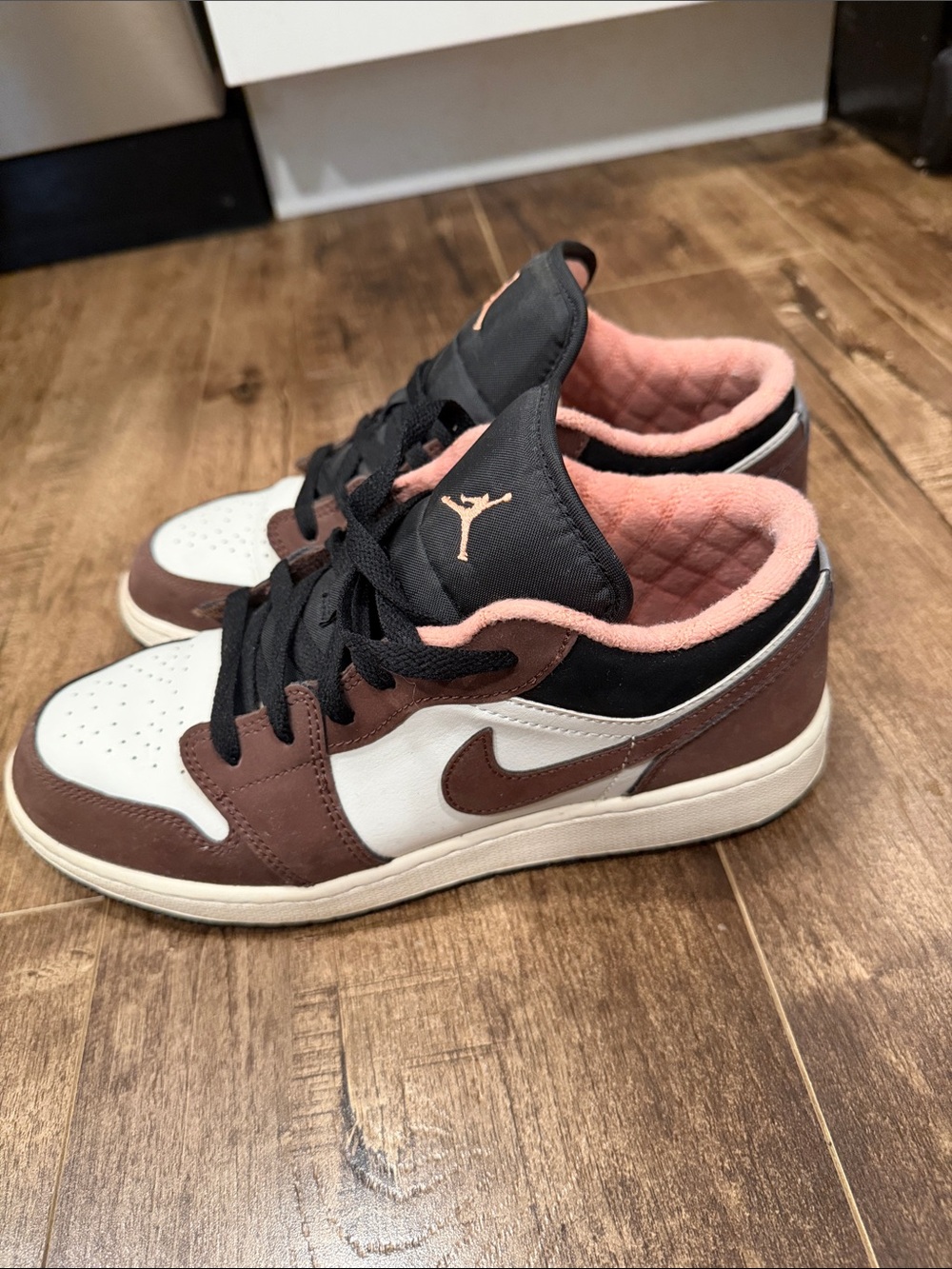 Air Jordan 1 Low SE (GS) LT CHOCOLATE/CRIMSON BLISS